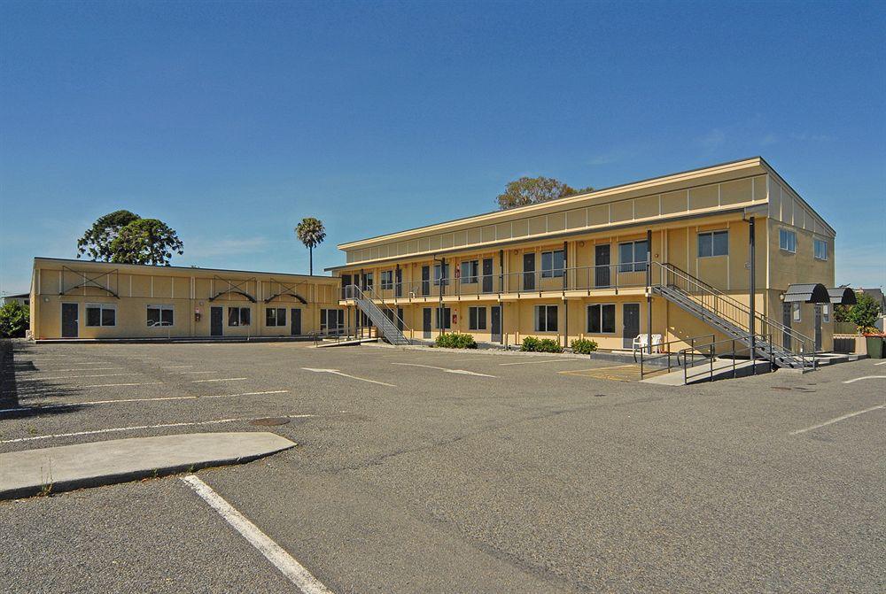 Clive Studios-Formally Clive Motel Exterior photo
